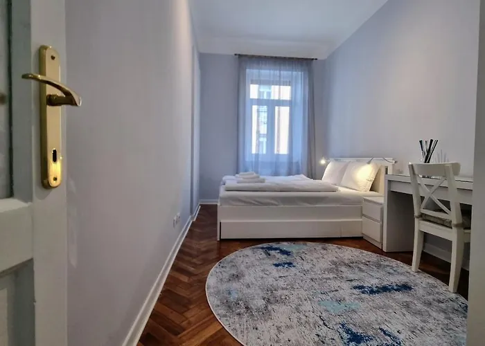 Light Blue * Τεργέστη